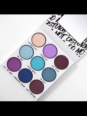 Vibrant 9-Color Eyeshadow Palette - Purple & Blue Shades